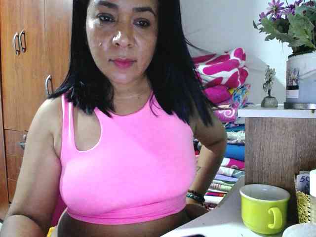 pregnantsaraxxx webcam