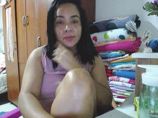 pregnantsaraxxx webcam