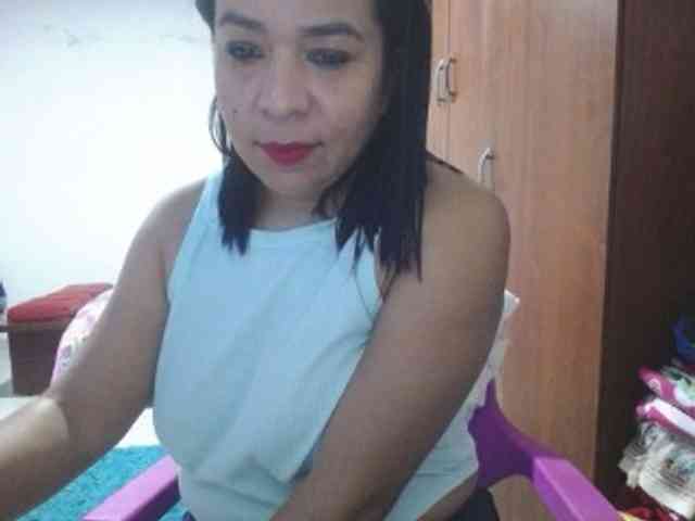 pregnantsaraxxx webcam