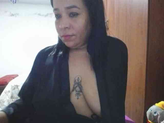 pregnantsaraxxx webcam