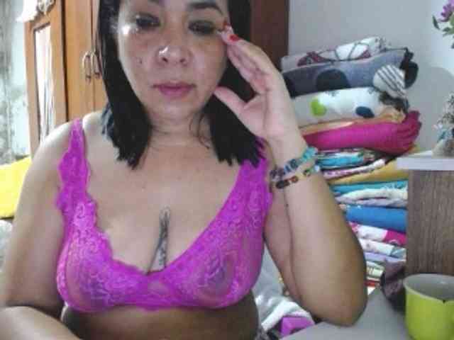 pregnantsaraxxx webcam