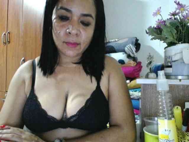 pregnantsaraxxx webcam