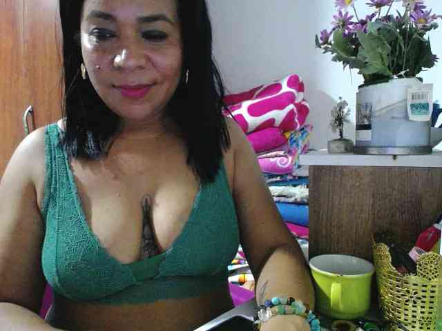 pregnantsaraxxx webcam
