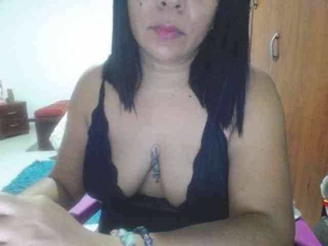 pregnantsaraxxx webcam