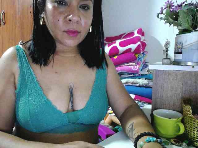 pregnantsaraxxx webcam