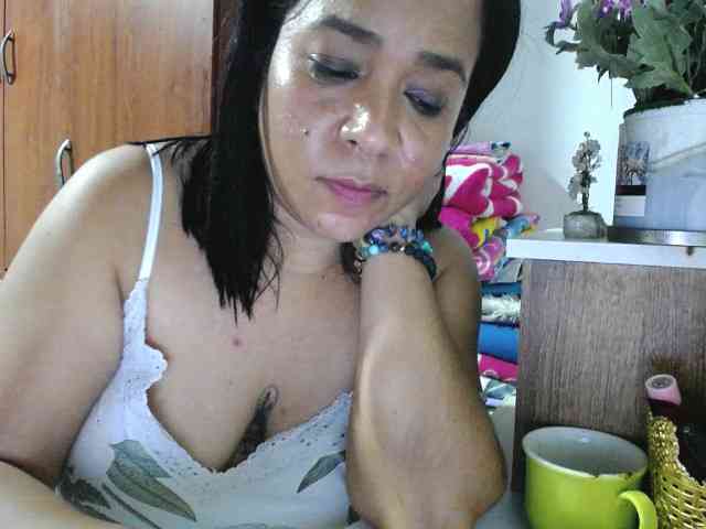pregnantsaraxxx webcam