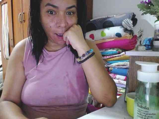 pregnantsaraxxx webcam