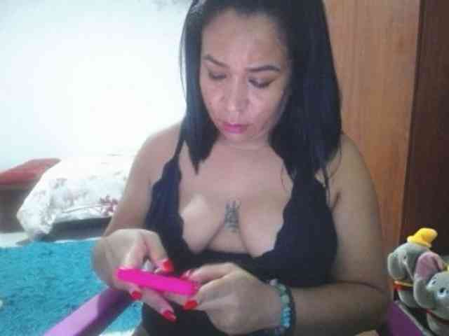 pregnantsaraxxx webcam