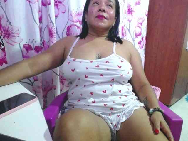 pregnantsaraxxx webcam