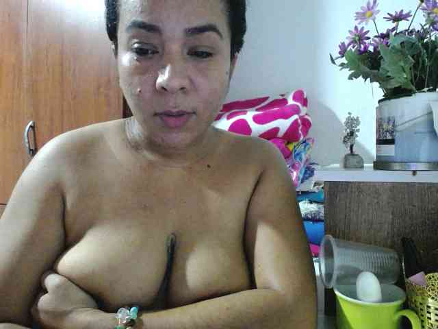 pregnantsaraxxx webcam