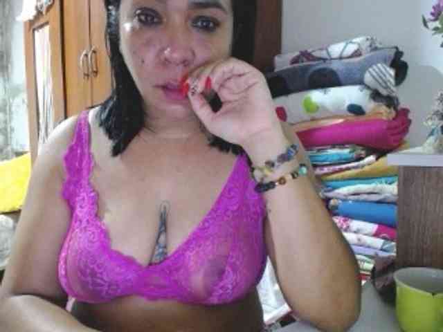 pregnantsaraxxx webcam