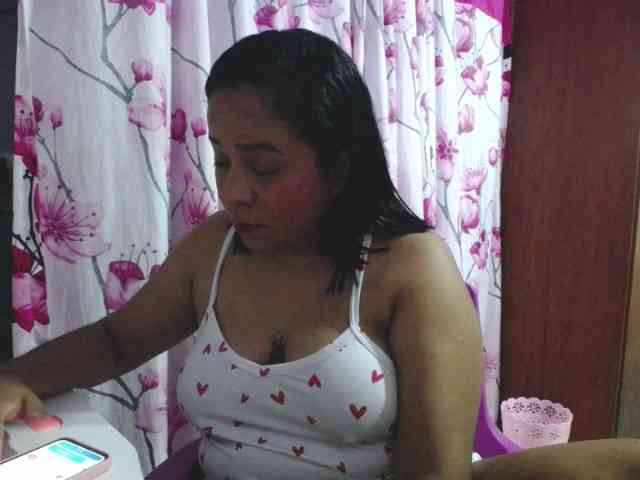 pregnantsaraxxx webcam