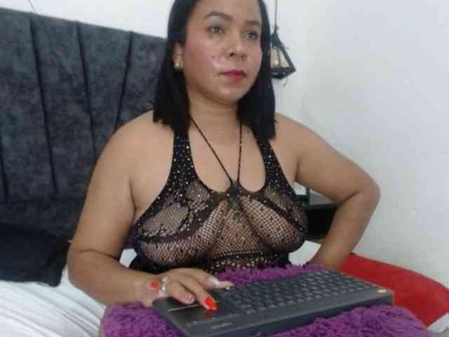 pregnantsaraxxx webcam