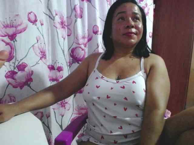 pregnantsaraxxx pregnantsaraxxx