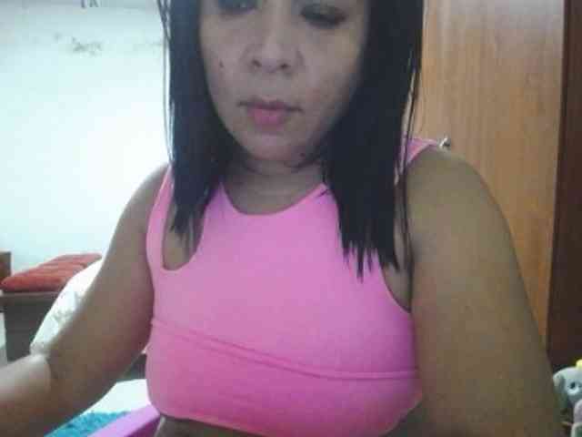 pregnantsaraxxx webcam