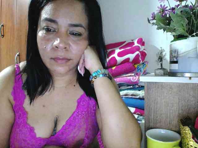 pregnantsaraxxx webcam