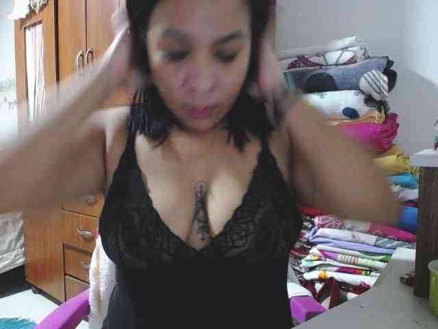 pregnantsaraxxx webcam