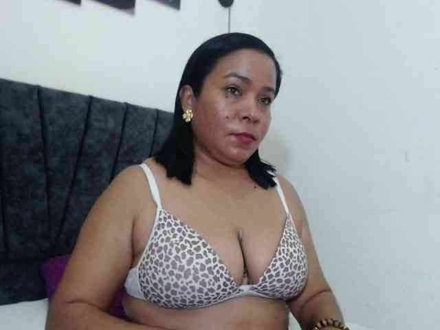 pregnantsaraxxx pregnantsaraxxx