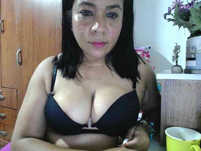 pregnantsaraxxx webcam