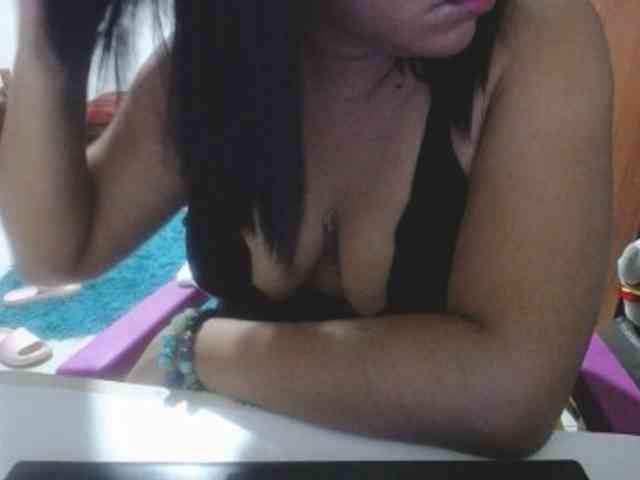 pregnantsaraxxx webcam