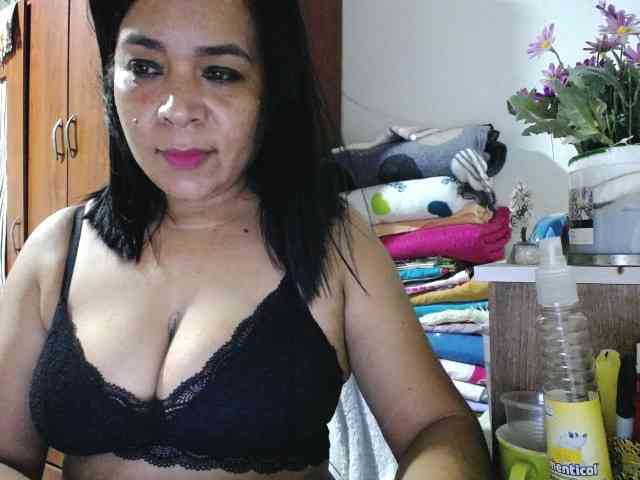pregnantsaraxxx webcam