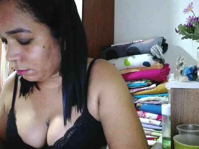pregnantsaraxxx webcam