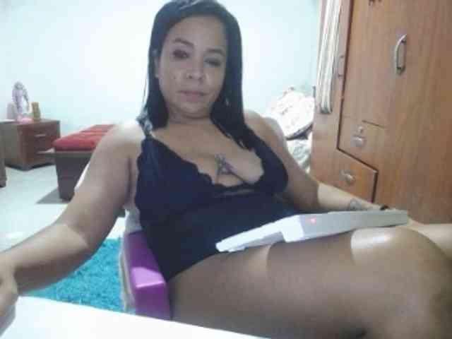 pregnantsaraxxx webcam