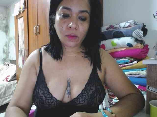 pregnantsaraxxx webcam