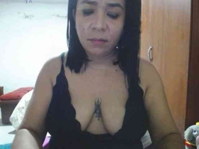 pregnantsaraxxx webcam
