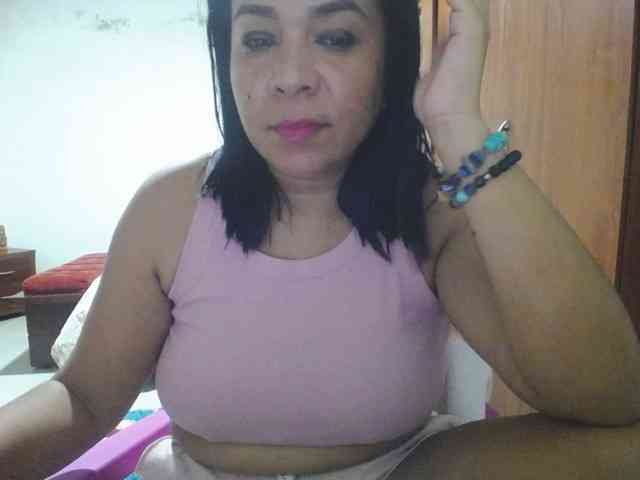 pregnantsaraxxx webcam