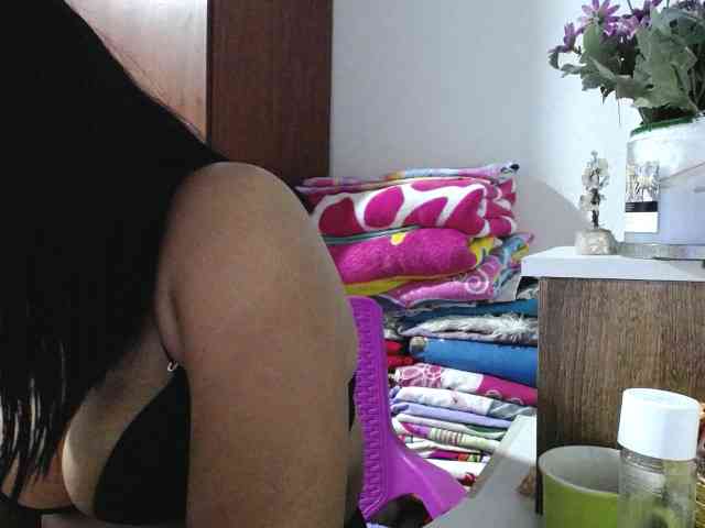 pregnantsaraxxx webcam