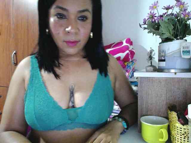 pregnantsaraxxx webcam