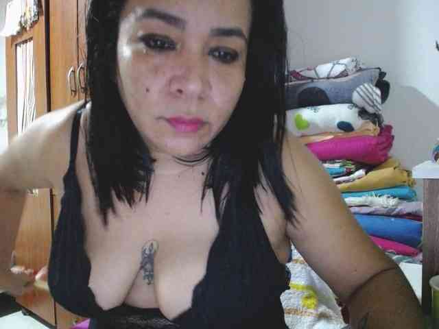 pregnantsaraxxx webcam