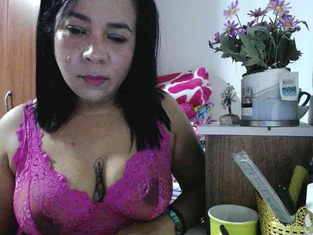 pregnantsaraxxx webcam