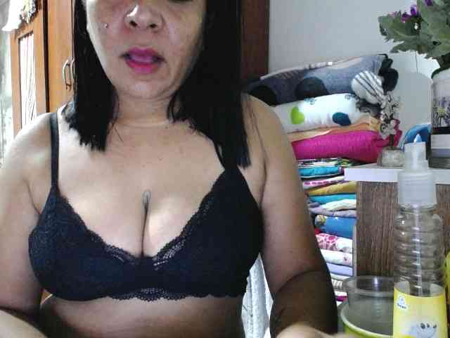 pregnantsaraxxx webcam