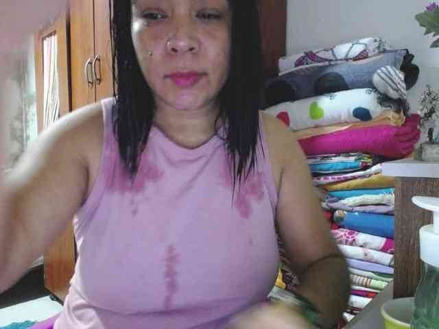 pregnantsaraxxx webcam