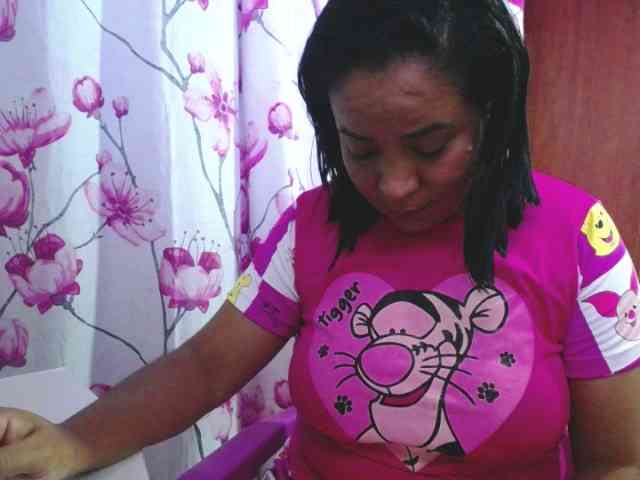 pregnantsaraxxx pregnantsaraxxx