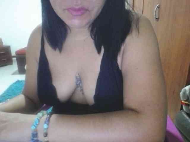 pregnantsaraxxx webcam