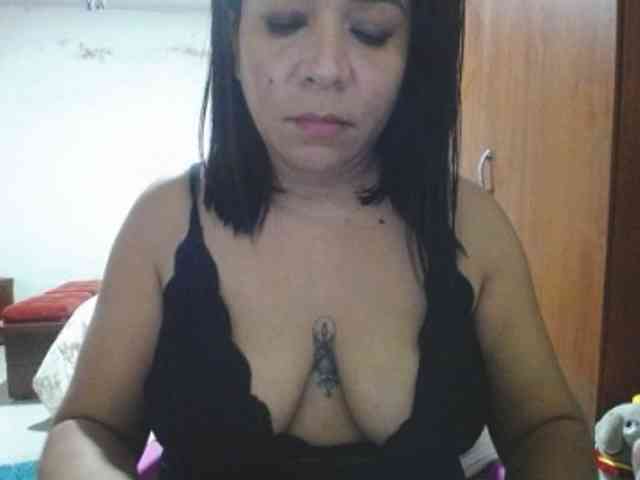 pregnantsaraxxx webcam