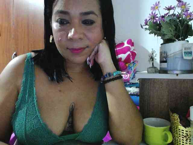 pregnantsaraxxx webcam
