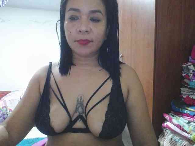 pregnantsaraxxx webcam