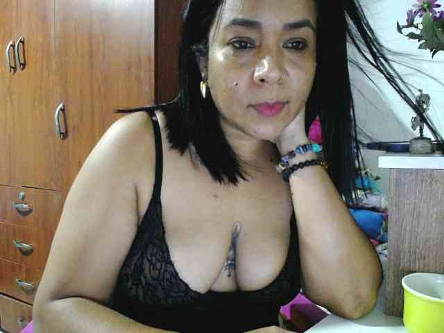 pregnantsaraxxx webcam