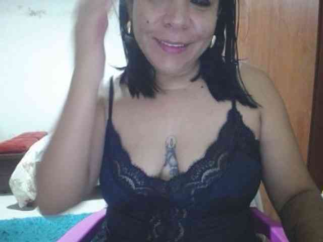 pregnantsaraxxx webcam