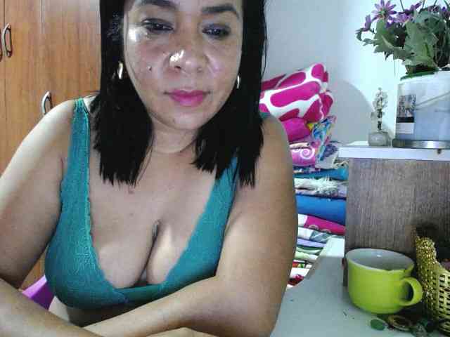 pregnantsaraxxx webcam