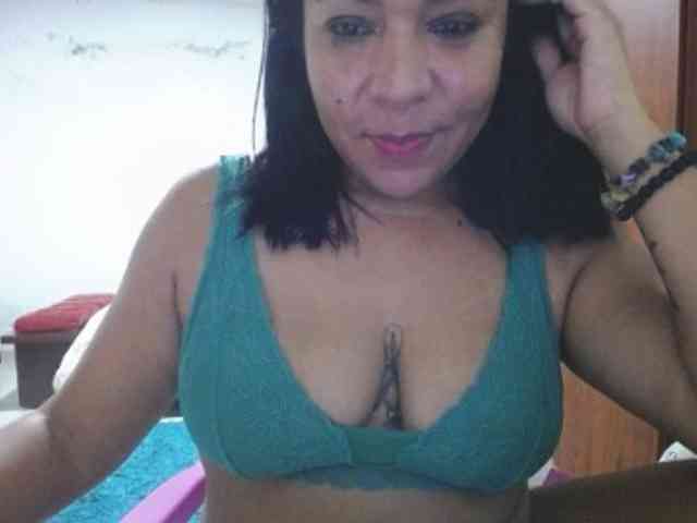 pregnantsaraxxx webcam