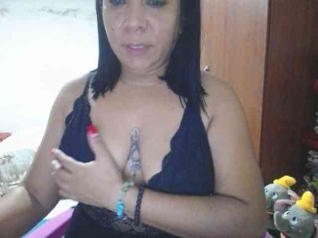 pregnantsaraxxx webcam