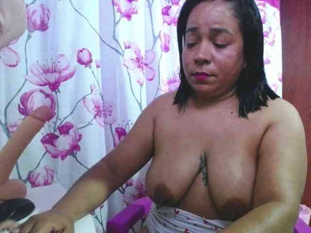 pregnantsaraxxx webcam