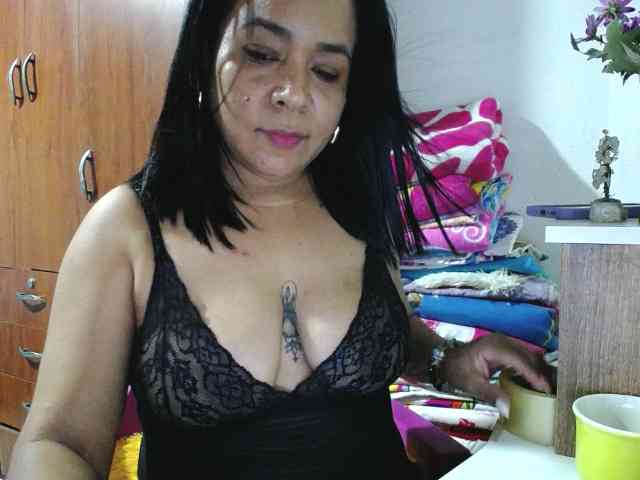 pregnantsaraxxx webcam