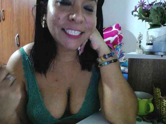 pregnantsaraxxx webcam