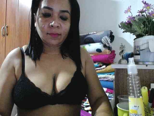 pregnantsaraxxx webcam